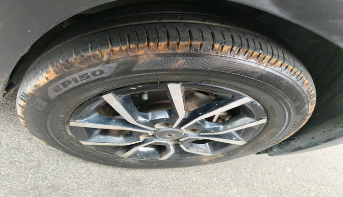 2018 Mahindra KUV 100 NXT K8 P 6 STR, Petrol, Manual, 85,701 km, tyre