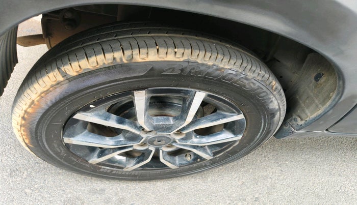 2018 Mahindra KUV 100 NXT K8 P 6 STR, Petrol, Manual, 85,701 km, tyre