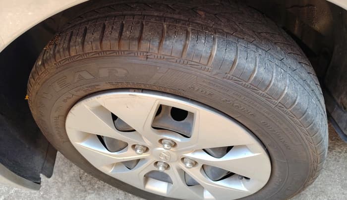 2015 Hyundai Xcent S 1.2, Petrol, Manual, 21,733 km, tyre