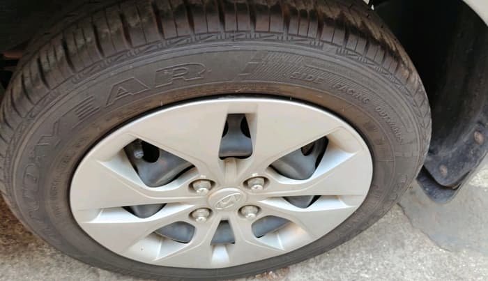 2015 Hyundai Xcent S 1.2, Petrol, Manual, 21,733 km, tyre