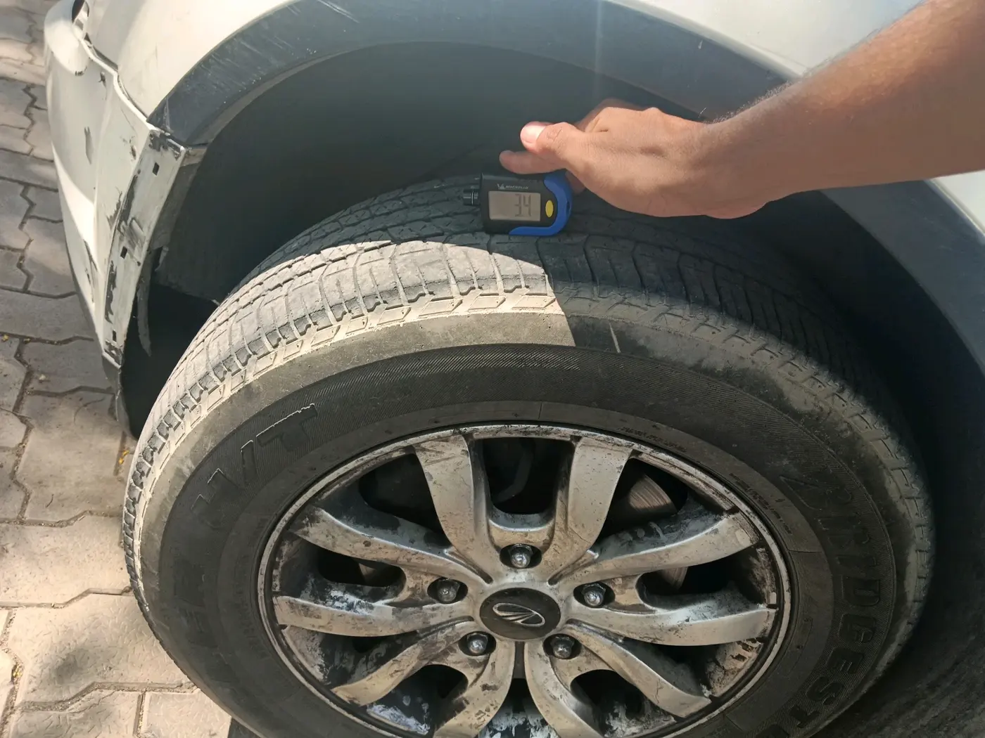 2016 Mahindra XUV500 W10 AT, Diesel, Automatic, 1,73,528 km, tyre