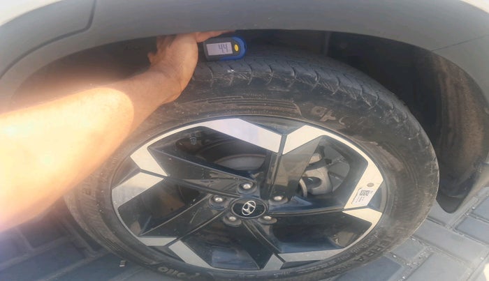 2022 Hyundai ALCAZAR PLATINUM(O) 7STR 2.0 AT, Petrol, Automatic, 20,452 km, tyre