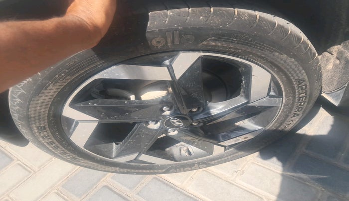 2022 Hyundai ALCAZAR PLATINUM(O) 7STR 2.0 AT, Petrol, Automatic, 20,452 km, tyre