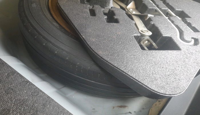 2019 Honda Civic 1.8L I-VTEC ZX CVT, Petrol, Automatic, 60,046 km, tyre