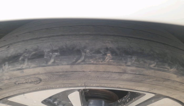 2019 Honda Civic 1.8L I-VTEC ZX CVT, Petrol, Automatic, 60,046 km, tyre