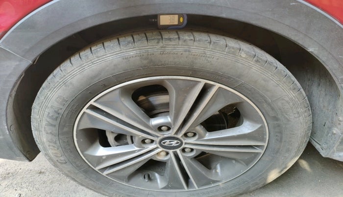 2016 Hyundai Creta SX PLUS AT 1.6 DIESEL, Diesel, Automatic, 1,02,684 km, tyre
