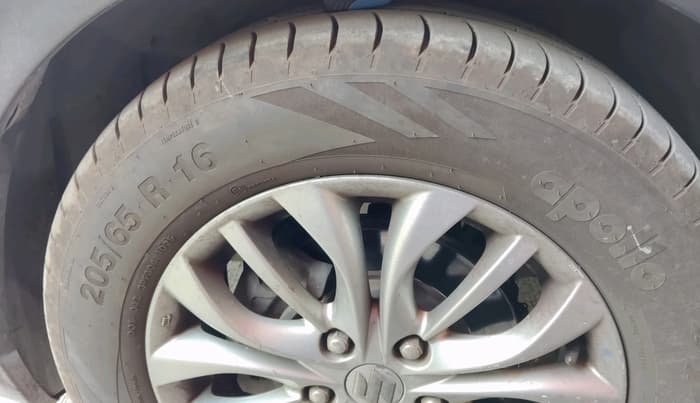 2016 Maruti S Cross ZETA 1.3, Diesel, Manual, 1,94,209 km, tyre