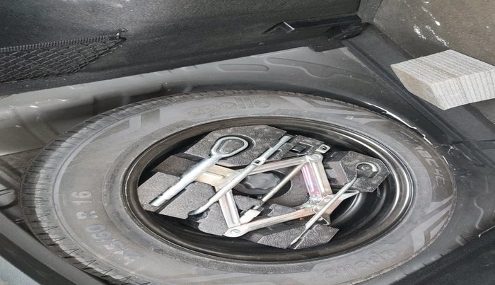 2021 MG ASTOR SAVVY 1.3 TURBO AT S RED, Petrol, Automatic, 32,776 km, tyre