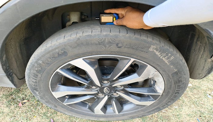 2019 Mahindra XUV300 W8 (O) 1.5 DIESEL, Diesel, Manual, 1,85,741 km, tyre