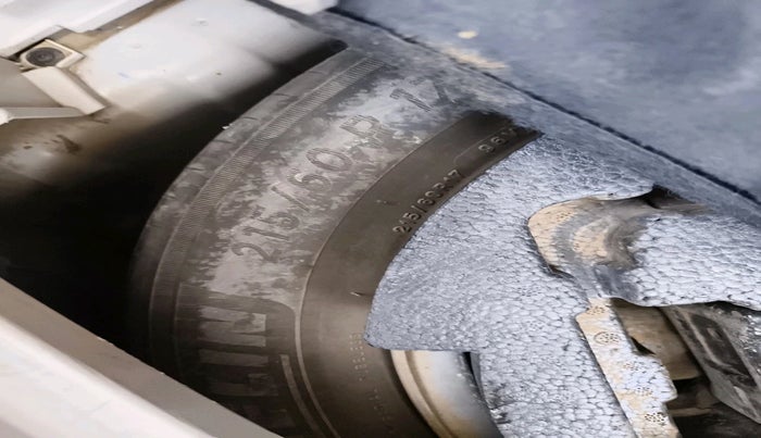 2019 Mahindra XUV300 W8 (O) 1.5 DIESEL, Diesel, Manual, 1,85,741 km, tyre