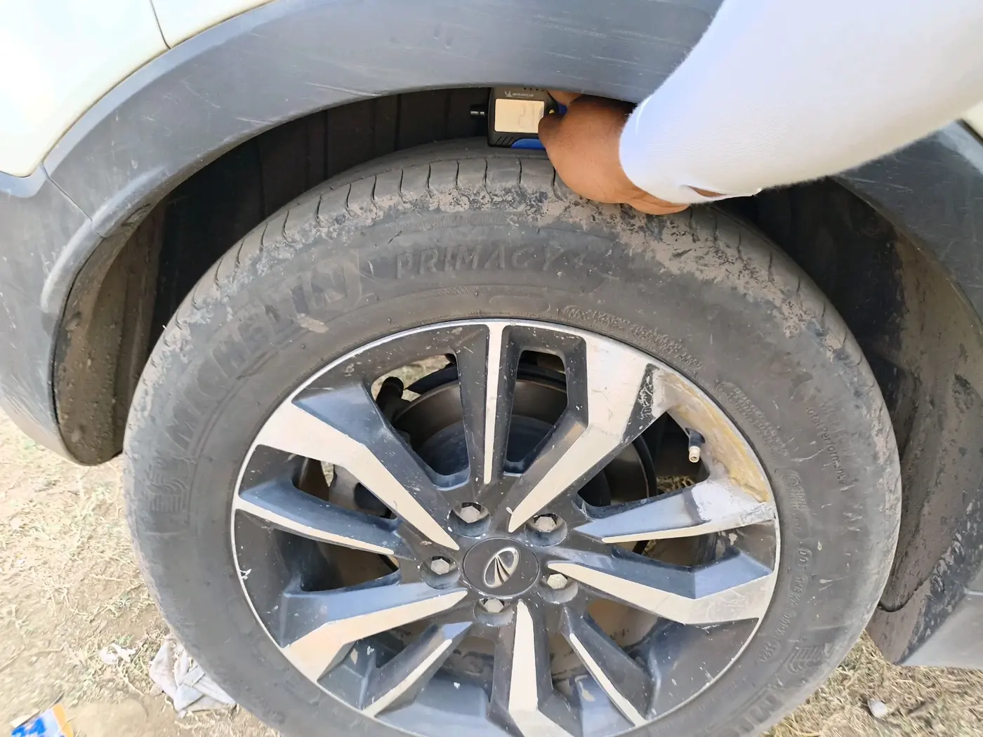 2019 Mahindra XUV300 W8 (O) 1.5 DIESEL, Diesel, Manual, 1,85,741 km, tyre