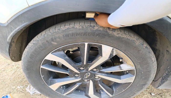 2019 Mahindra XUV300 W8 (O) 1.5 DIESEL, Diesel, Manual, 1,85,741 km, tyre