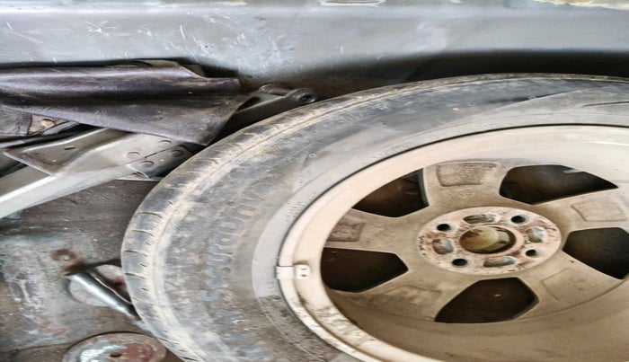 2016 Honda City 1.5L I-VTEC V MT, Petrol, Manual, 1,16,880 km, tyre