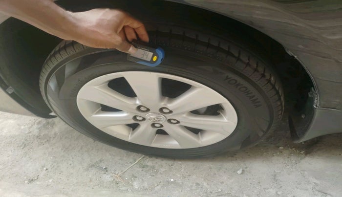 2011 Toyota Corolla Altis G PETROL, Petrol, Manual, 1,42,833 km, tyre