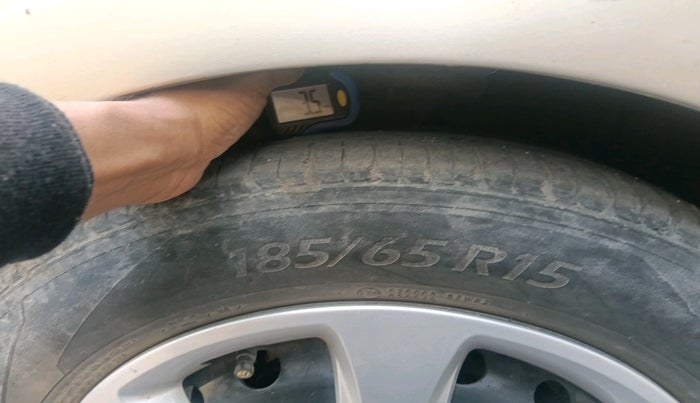 2011 Hyundai Verna FLUIDIC 1.4 VTVT, CNG, Manual, 1,19,706 km, tyre