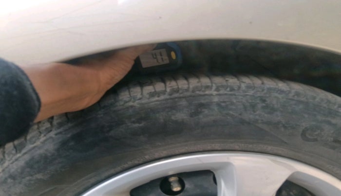 2011 Hyundai Verna FLUIDIC 1.4 VTVT, CNG, Manual, 1,19,706 km, tyre