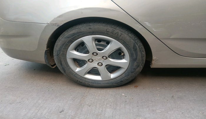 2011 Hyundai Verna FLUIDIC 1.4 VTVT, CNG, Manual, 1,19,706 km, tyre