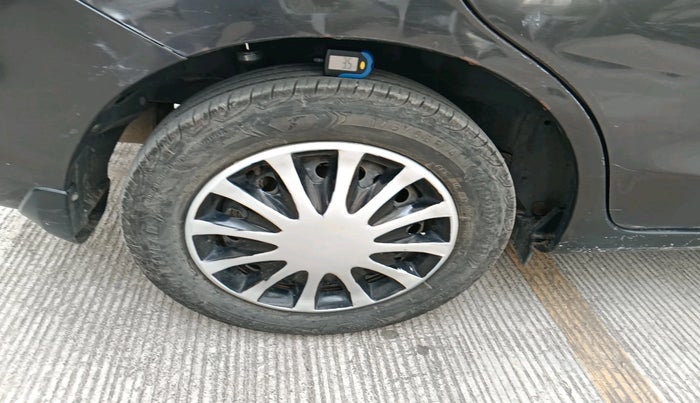 2016 Honda Amaze 1.5L I-DTEC S, Diesel, Manual, 1,08,990 km, tyre