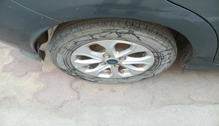 2017 Ford Figo Aspire TITANIUM 1.2 PETROL, Petrol, Manual, 69,016 km, tyre