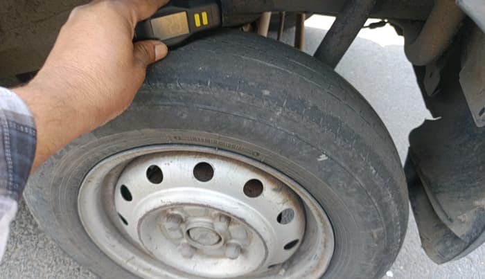 2011 Maruti Wagon R 1.0 LXI CNG, CNG, Manual, 62,609 km, tyre