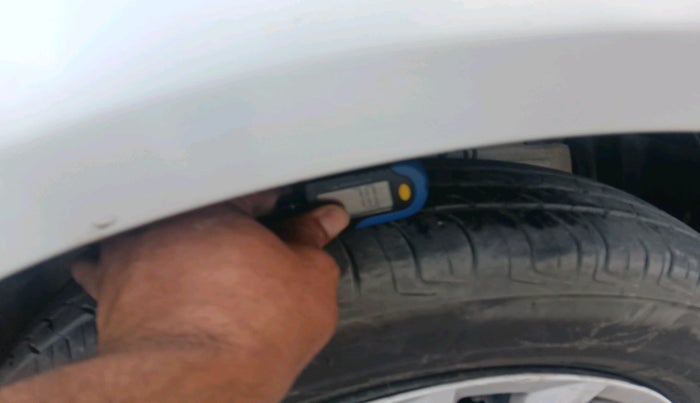 2016 Maruti Swift Dzire VDI, Diesel, Manual, 3,13,138 km, tyre