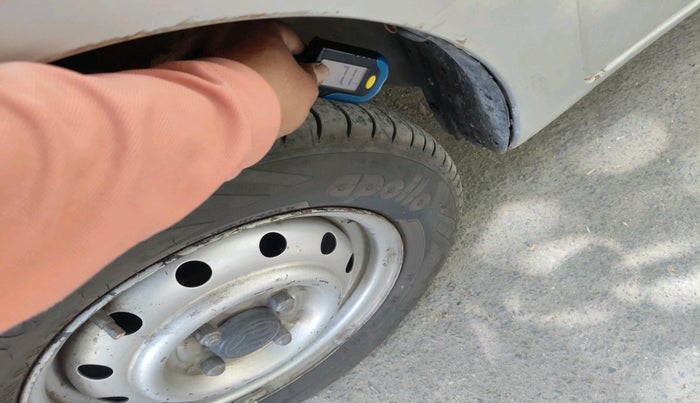 2011 Maruti Wagon R 1.0 LXI CNG, CNG, Manual, 2,31,096 km, tyre