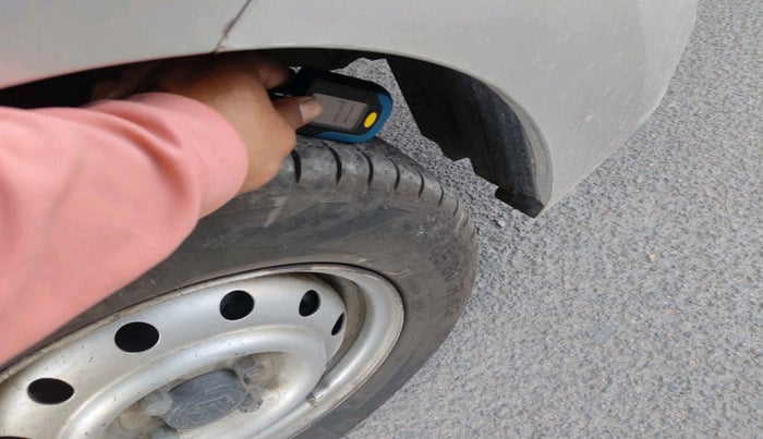 2011 Maruti Wagon R 1.0 LXI CNG, CNG, Manual, 2,31,096 km, tyre