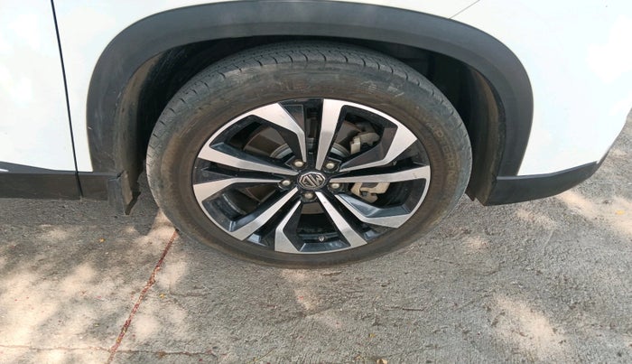 2023 MG HECTOR SHARP PRO 2.0 TURBO DIESEL, Diesel, Manual, 1,12,965 km, tyre