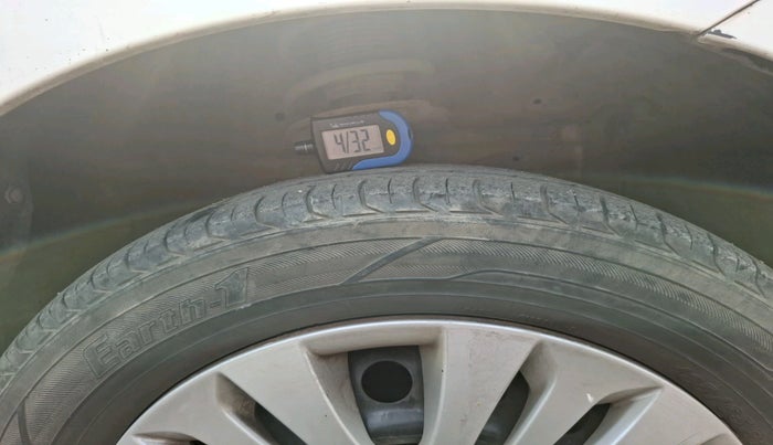 2012 Maruti Ertiga VXI, Petrol, Manual, 1,05,712 km, tyre
