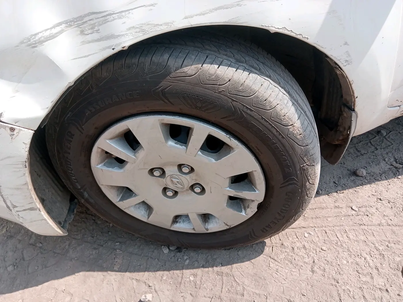 2013 Hyundai i20 MAGNA (O) 1.2, CNG, Manual, 1,24,429 km, tyre