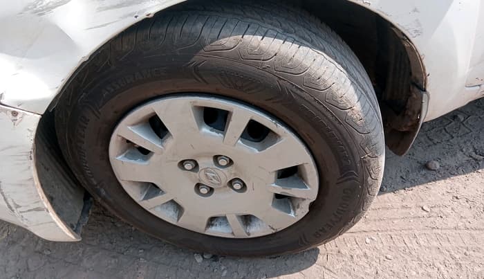 2013 Hyundai i20 MAGNA (O) 1.2, CNG, Manual, 1,24,429 km, tyre