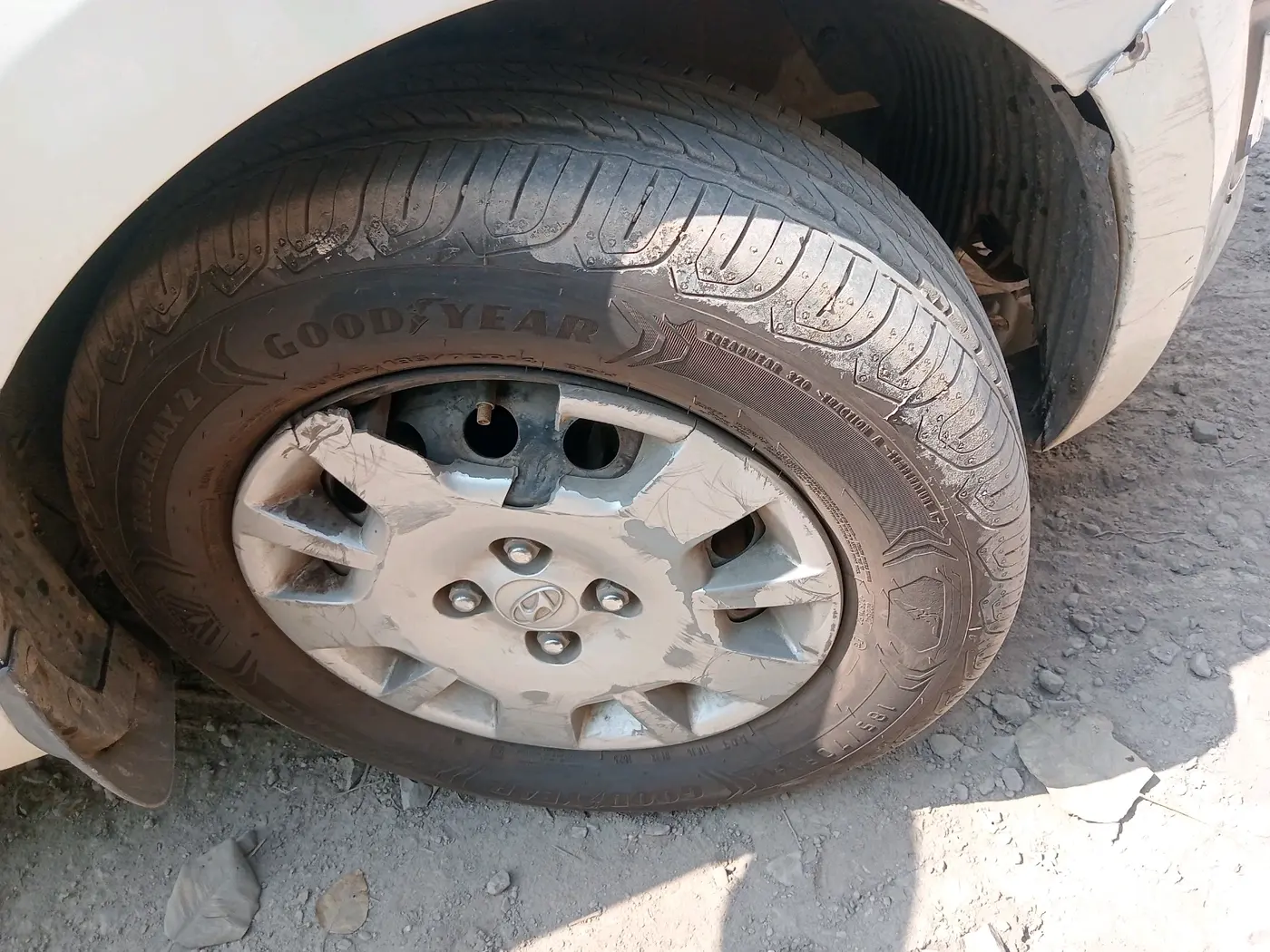 2013 Hyundai i20 MAGNA (O) 1.2, CNG, Manual, 1,24,429 km, tyre