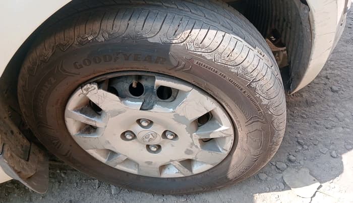 2013 Hyundai i20 MAGNA (O) 1.2, CNG, Manual, 1,24,429 km, tyre