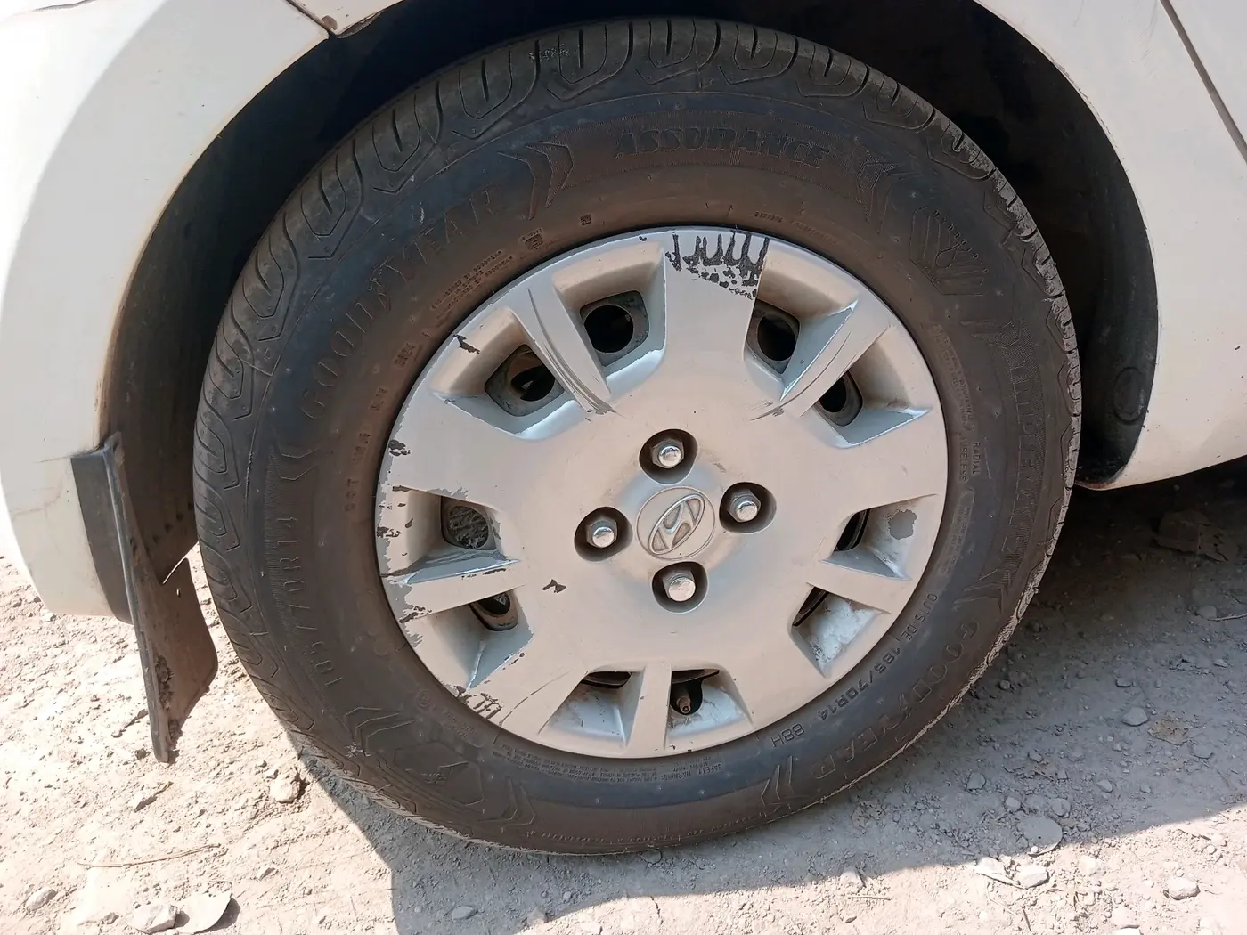 2013 Hyundai i20 MAGNA (O) 1.2, CNG, Manual, 1,24,429 km, tyre