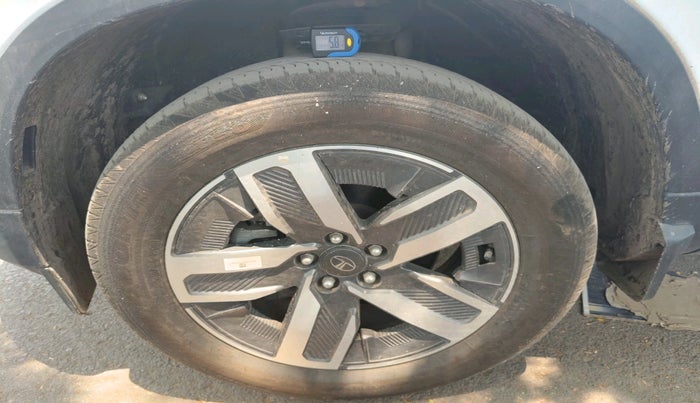 2025 Tata Safari ADVENTURE PLUS AT, Diesel, Automatic, 14,935 km, tyre