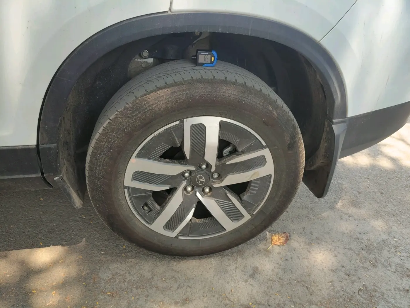 2025 Tata Safari ADVENTURE PLUS AT, Diesel, Automatic, 14,935 km, tyre