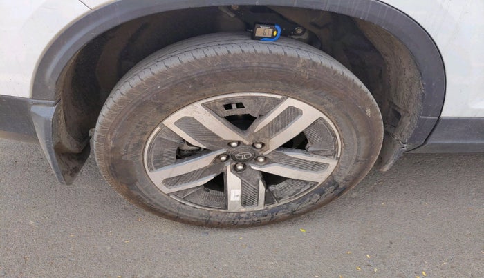 2025 Tata Safari ADVENTURE PLUS AT, Diesel, Automatic, 14,935 km, tyre