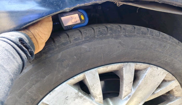 2015 Volkswagen Vento HIGHLINE 1.5 AT, Diesel, Automatic, 1,48,424 km, tyre