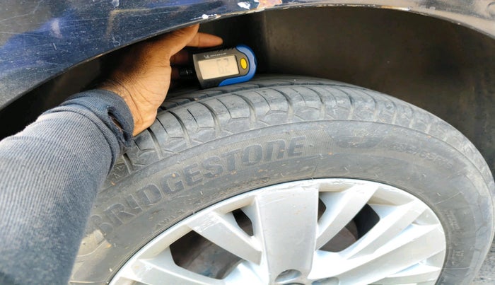 2015 Volkswagen Vento HIGHLINE 1.5 AT, Diesel, Automatic, 1,48,424 km, tyre