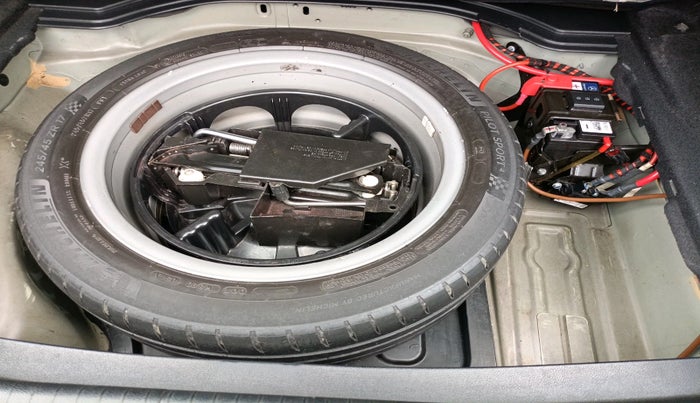 2014 Mercedes Benz E Class E 200 CGI AVANTGARDE, Petrol, Automatic, 84,273 km, tyre