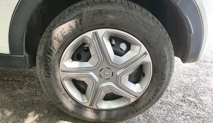 2019 Tata NEXON XM PETROL, CNG, Manual, 1,00,028 km, tyre