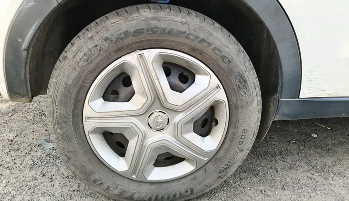 2019 Tata NEXON XM PETROL, CNG, Manual, 1,00,028 km, tyre