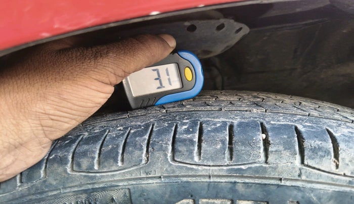 2015 Honda Brio V MT, Petrol, Manual, 43,754 km, tyre