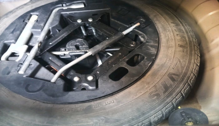 2016 Mahindra Kuv100 K8 6 STR, Petrol, Manual, 61,344 km, tyre