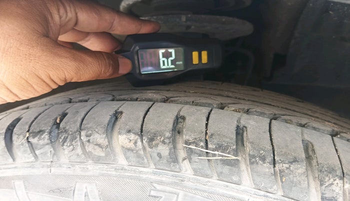 2016 Mahindra Kuv100 K8 6 STR, Petrol, Manual, 61,344 km, tyre