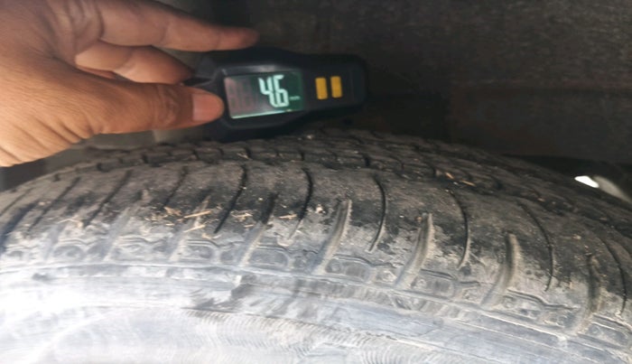 2016 Mahindra Kuv100 K8 6 STR, Petrol, Manual, 61,344 km, tyre