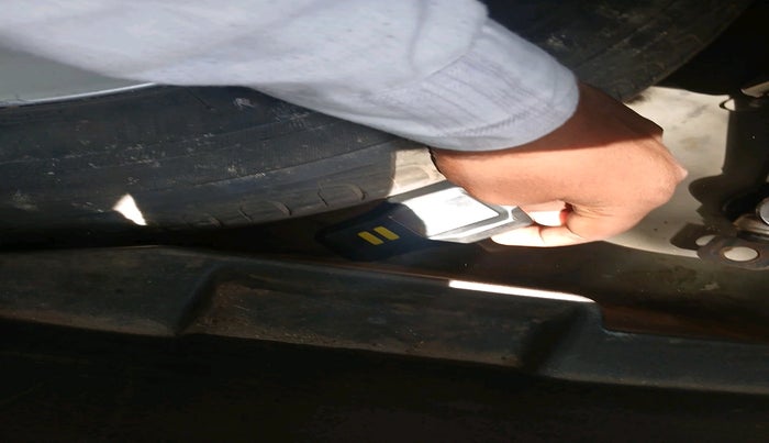 2011 Toyota Corolla Altis GL PETROL, Petrol, Manual, 1,20,744 km, tyre