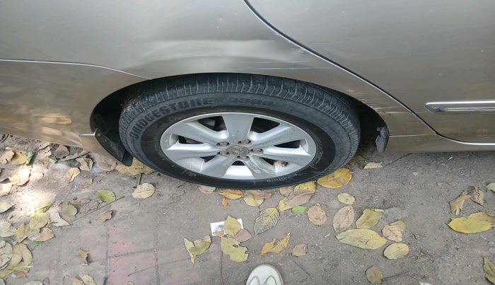 2011 Toyota Corolla Altis GL PETROL, Petrol, Manual, 1,20,744 km, tyre