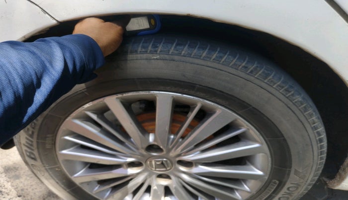 2013 Honda Brio S MT, CNG, Manual, 97,479 km, tyre