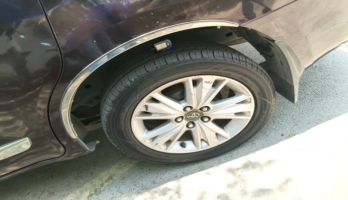 2016 Toyota Innova Crysta 2.4 ZX 7 STR, Diesel, Manual, 1,46,266 km, tyre